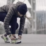 tying shoe