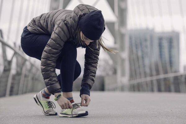 tying shoe