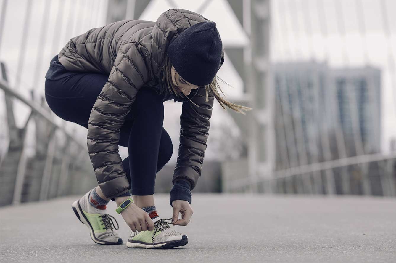 tying shoe